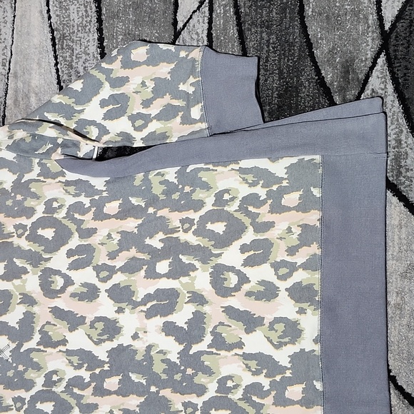 BKE LEOPARD PRINT SIDE VENTS OVERSIZED GRAY RIBBED TRIM SWEATSHIRT XL - Picture 5 of 12